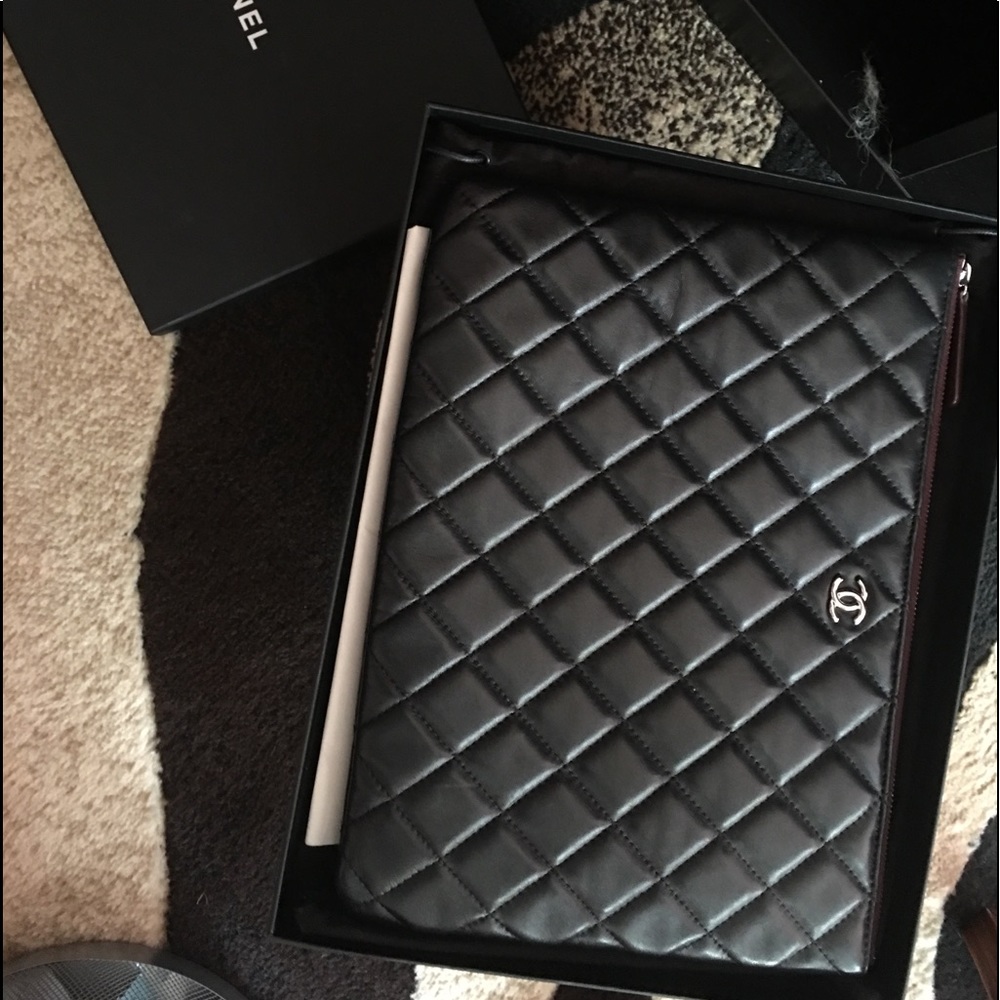 Chanel envelope